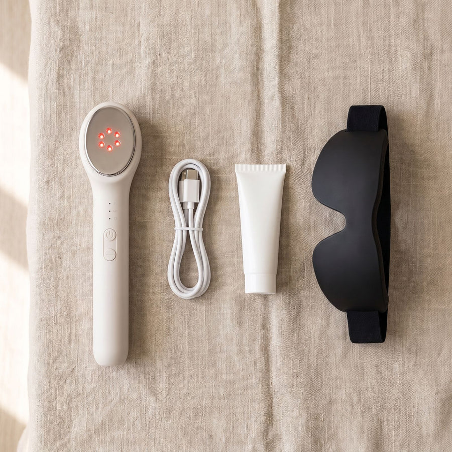 Contenido de la caja: Folliq LED Face Wand, cable USB-C, gel conductor y gafas de protección