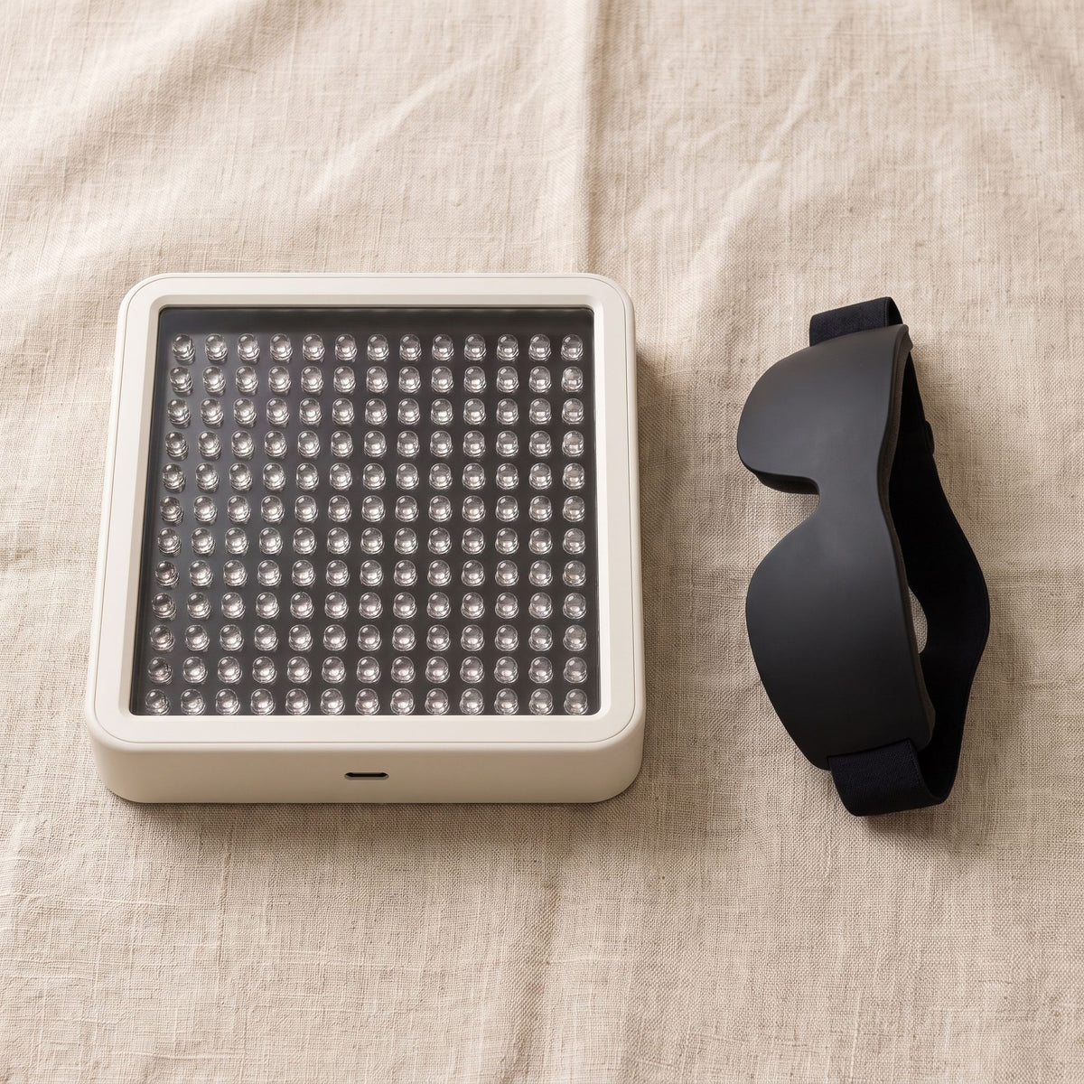 What's in the box: Folliq Portable Face Panel and protective goggles